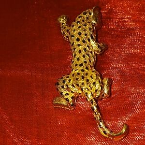 Gold Leopard Brooch